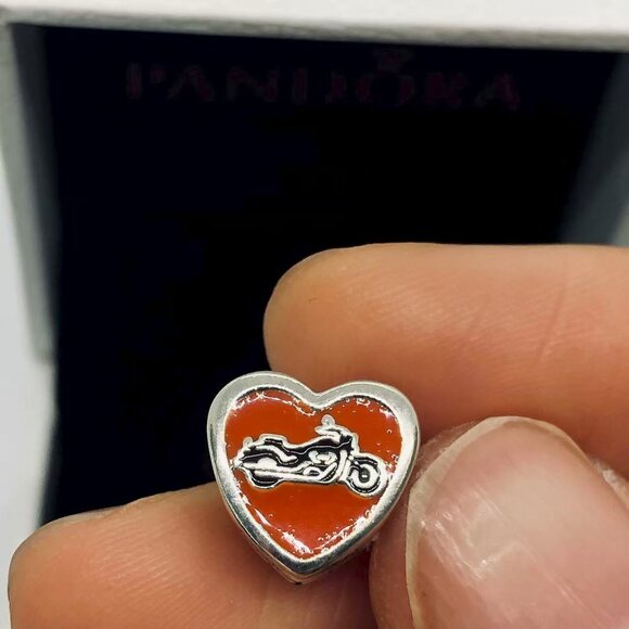✨🔥Pandora Sturgis Motorcycle Rally South Dakota State Exclusive Heart Charm - Picture 1 of 3